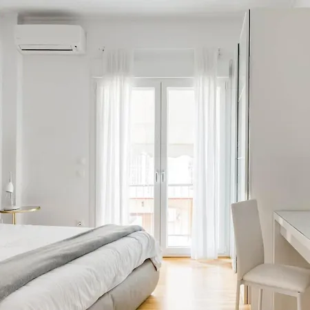 Bright And Roomy Apartment, In The Heart Of * Atény