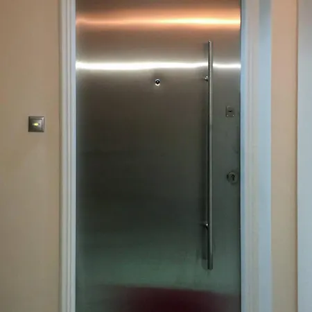 Bright And Roomy Apartment, In The Heart Of Apartmán Atény