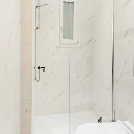 Bright And Roomy Apartment, In The Heart Of Apartmán