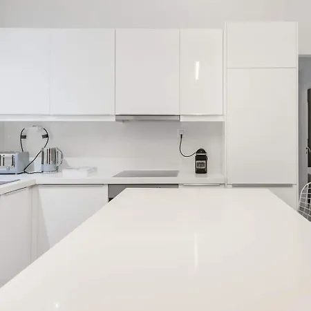 Bright And Roomy Apartment, In The Heart Of Atény