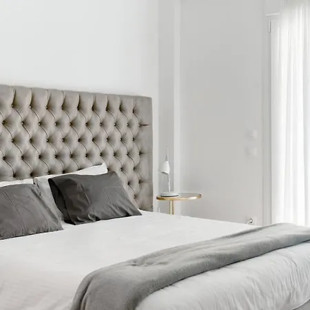 Bright And Roomy Apartment, In The Heart Of