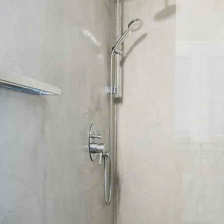 Bright And Roomy Apartment, In The Heart Of